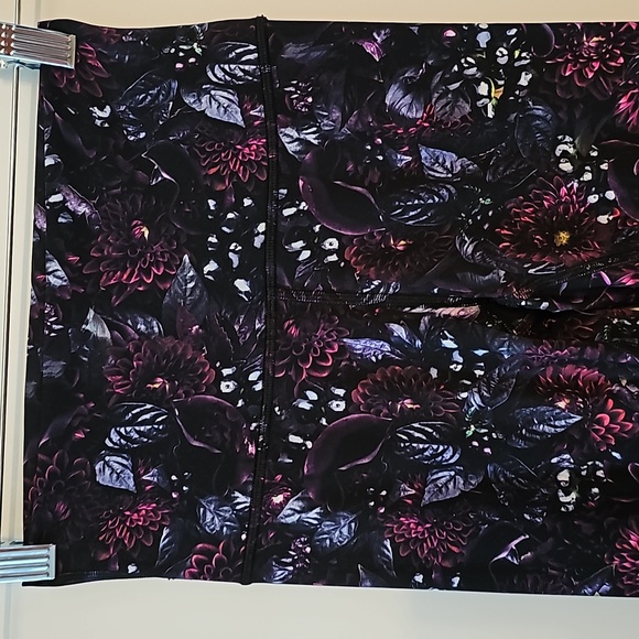 243. Lululemon Wunder Under High Rise Tight - Picture 4 of 9